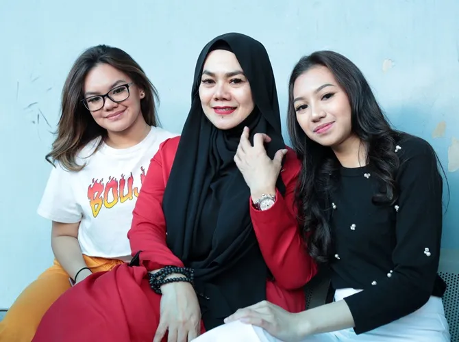 Selama bertahan dalam kemelut rumah tangganya, anak-anak Sarita pun juga mengalami rasa sakit yang sama seperti ibunya. © KapanLagi.com/Muhammad Akrom Sukarya