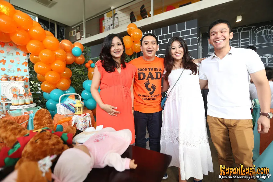 Sarwendah di acara baby shower Augie Fantinus. Ia menyebut Jordi adik Ruben Onsu sebagai pacar. ©KapanLagi.com®/Budy Santoso