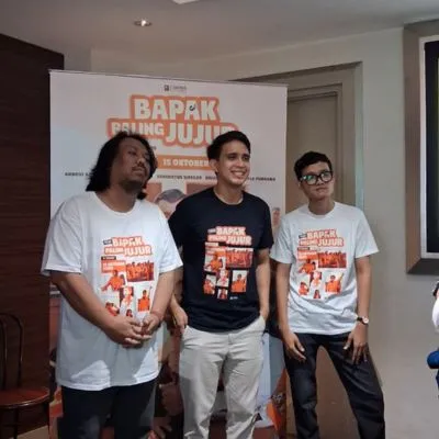 Satu Studio Penuh, Movieverse Bagikan 5 Review Film BAPAK PALING JUJUR