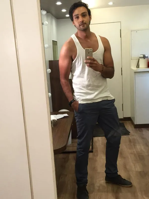 Ini dia selfie sore-sore ala Saurabh Raj Jain, ganteng kan? @twitter.com/saurabhraajjain