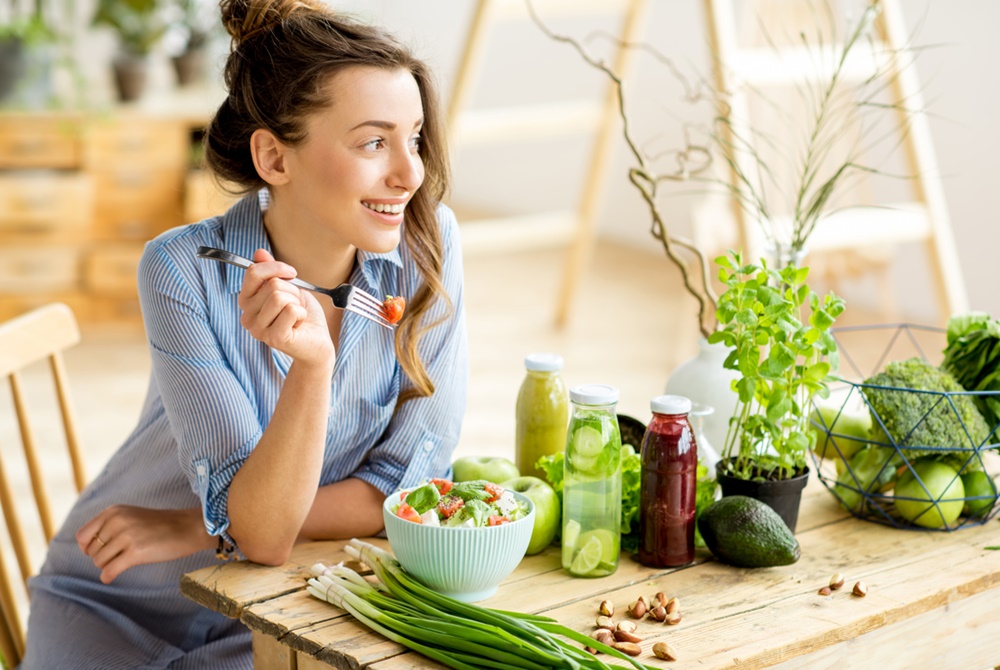 ilustrasi mengurangi porsi makan (credit: shutterstock)