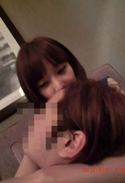 Lin Xi Ya dengan pria yang diduga sebagai Jang Geun Suk ©soompi.com