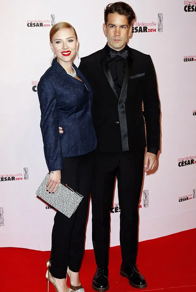 Scarlett dan Romain @ dailymail.co.uk
