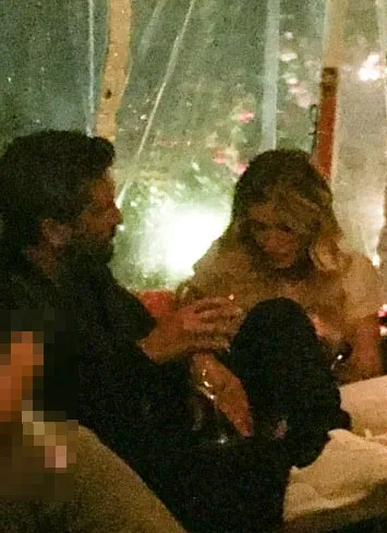 Scott Disick dan Bella Thorne tertangkap kamera kencan © via dialymail.co.uk