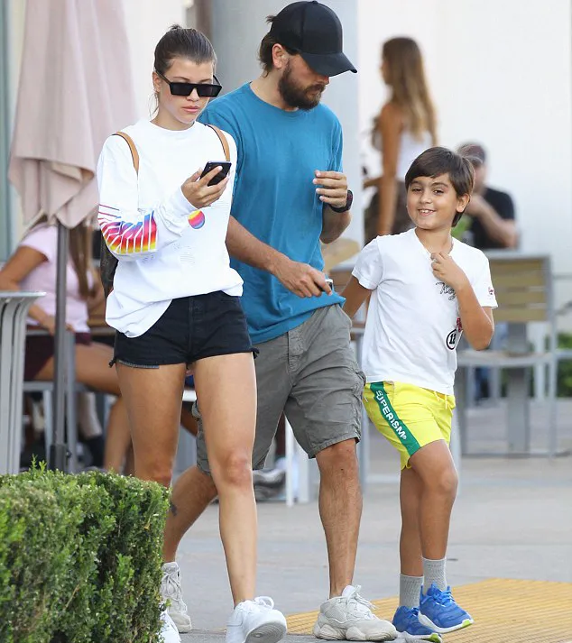 Scott merasa Younes bukan pria yang tepat untuk Kourtney © MEGA via dailymail.co.uk