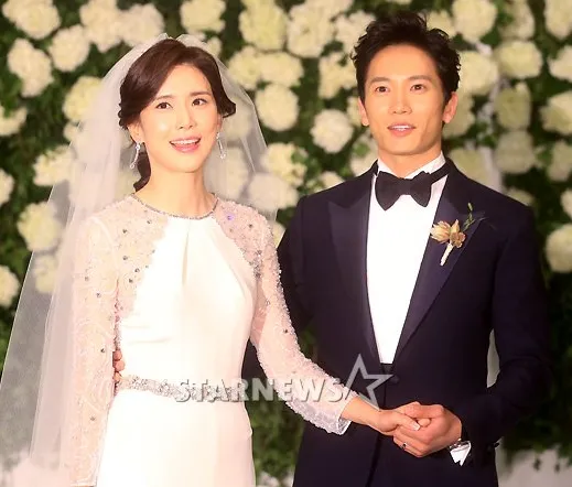 Pernikahan Ji Sung dan Lee Bu Young @soompi