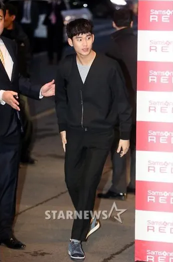 Kim Soo Hyun saat menghadiri acara Samsonite Red 2013 S/S Be My Red @soompi.com