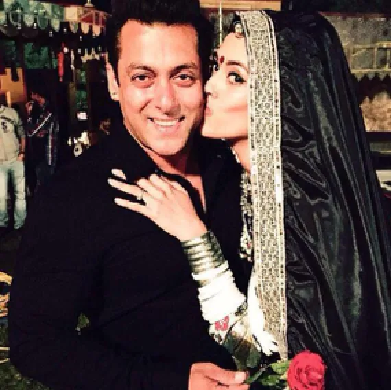 Salman dapat ciuman mesra di hari Valentine. @pinkvilla