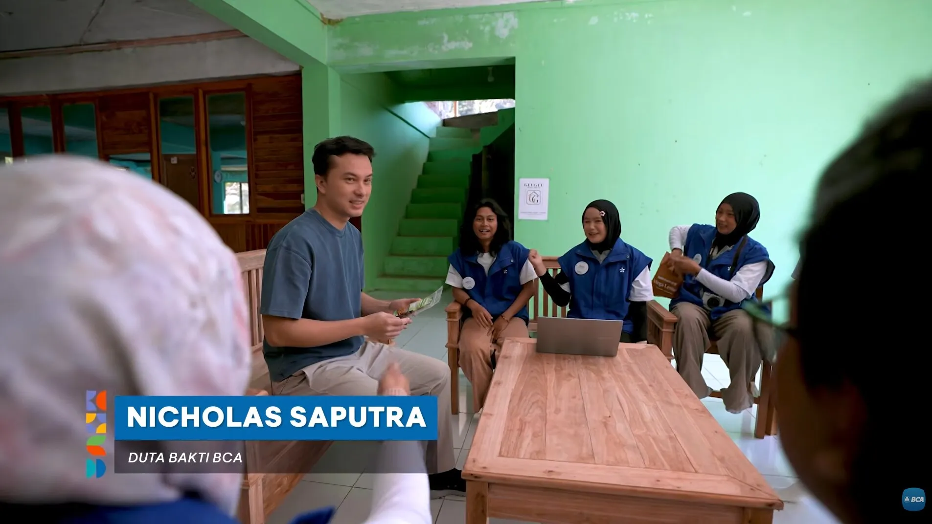 Nicholas Saputra berdiskusi bersama tim Pelita UNPAD. (istimewa)