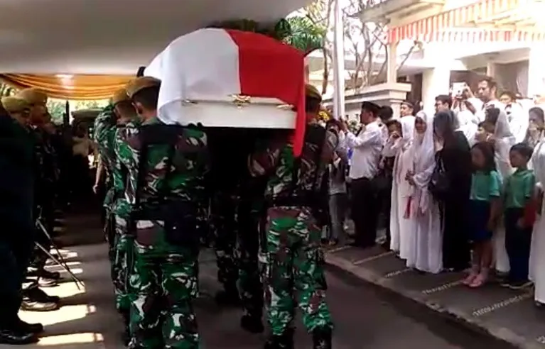 Suasana keberangkatan jenazah. Foto: Istimewa