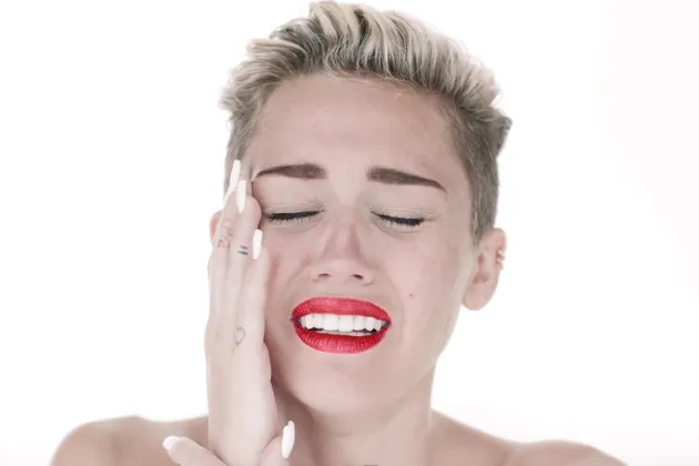 Miley Cyrus di klip Wrecking Balls @foto: Youtube