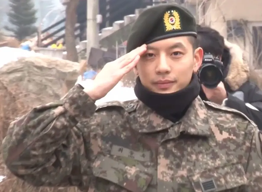 Se7en akhirnya menyelesaikan 21 bulan wajib militernya