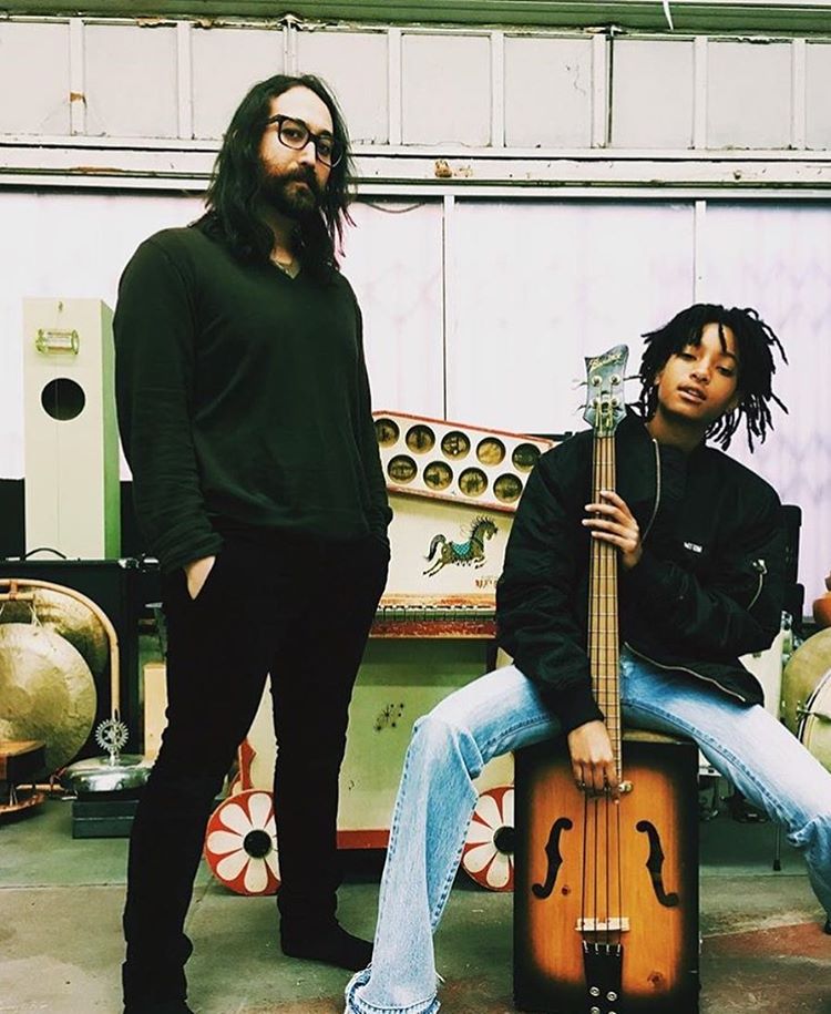 Sean Ono Lennon meminta bantuan Willow Smith untuk proses rekaman lagu ciptaan mendiang Carrie Fisher © instagram.com/sean_ono_lennon