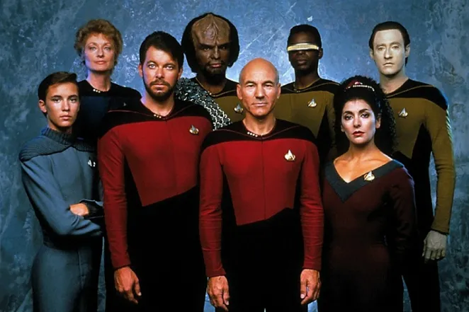 STAR TREK: THE NEXT GENERATION © IMDB