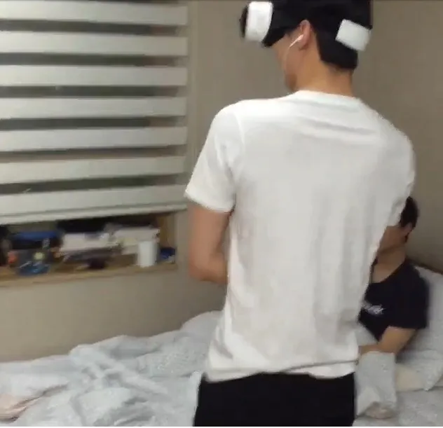 Screep shot Sehun dan D.O di video Chanyeol yang sudah dihapus dari Instagram © Chanyeol's Insta