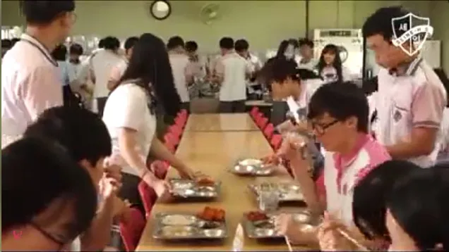 Makan siang di Korea © koreaboo.com