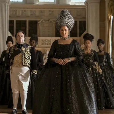 Selalu Tampil Nyentrik, Queen Charlotte Ternyata Pakai 19 Wig di Bridgerton Season 4