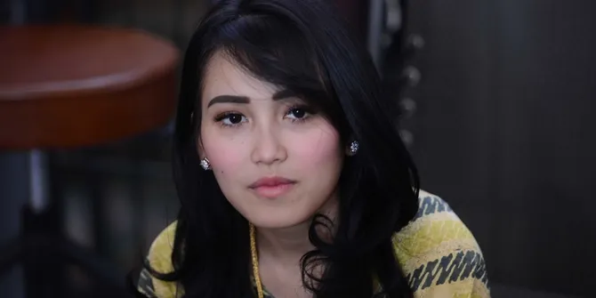 Ayu Ting Ting meraih penghargaan seleb tereksis © KapanLagi.com®