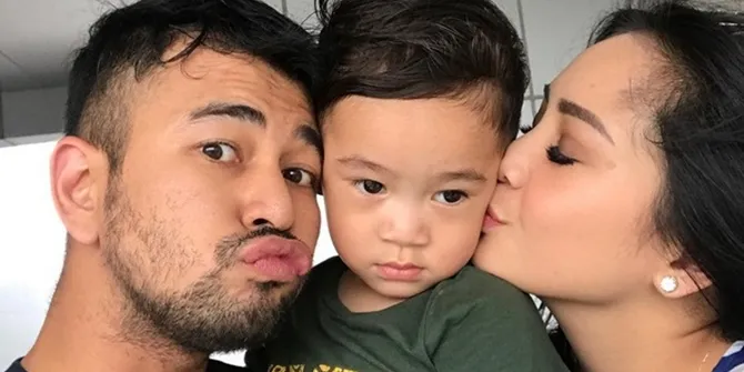 Raffi, Gigi dan Rafathar menang penghargaan © Instagram