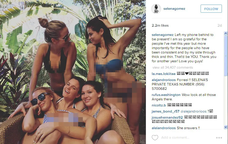 Selena Berkumpul Bersama Teman-Temannya.