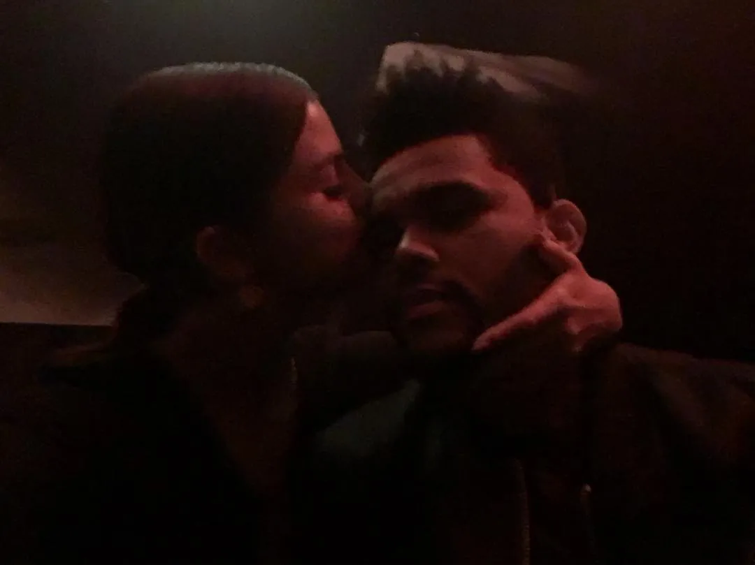 Pertama kali! Akhirnya Selena Gomez dan The Weeknd pamer kemesraan secara online di social media © instagram.com/theweeknd