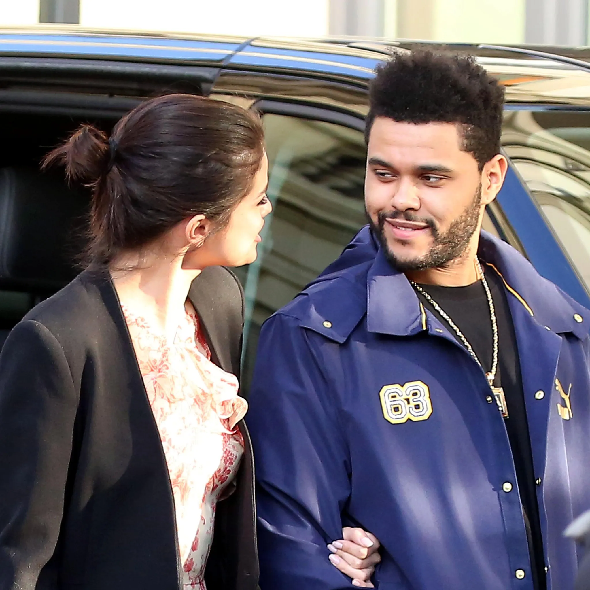 Selena benar-benar bahagia bersama The Weeknd © popsugar.com