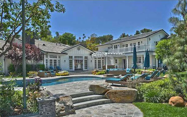 Rumah Iggy Azalea dan Nick Young yang dijual  @ The Agency