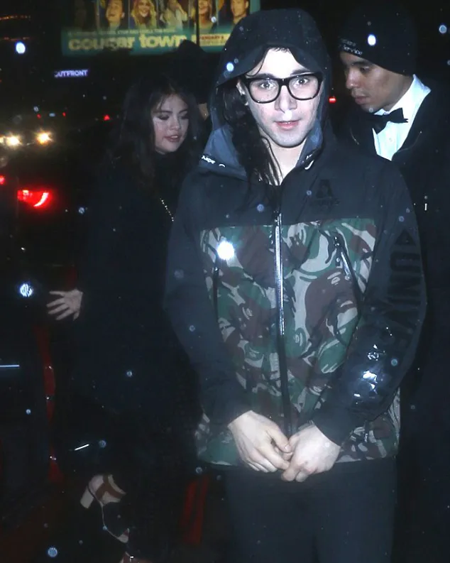 Skrillex tertangkap menghabiskan waktu bersama Selena @ dailymail.co.uk