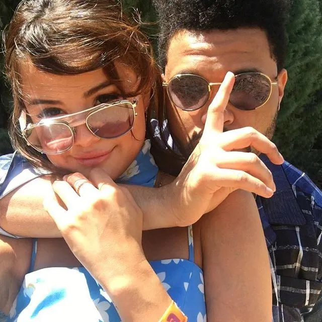 Selena memang terbuka soal hubungannya dengan The Weeknd © instagram.com/selenagomez