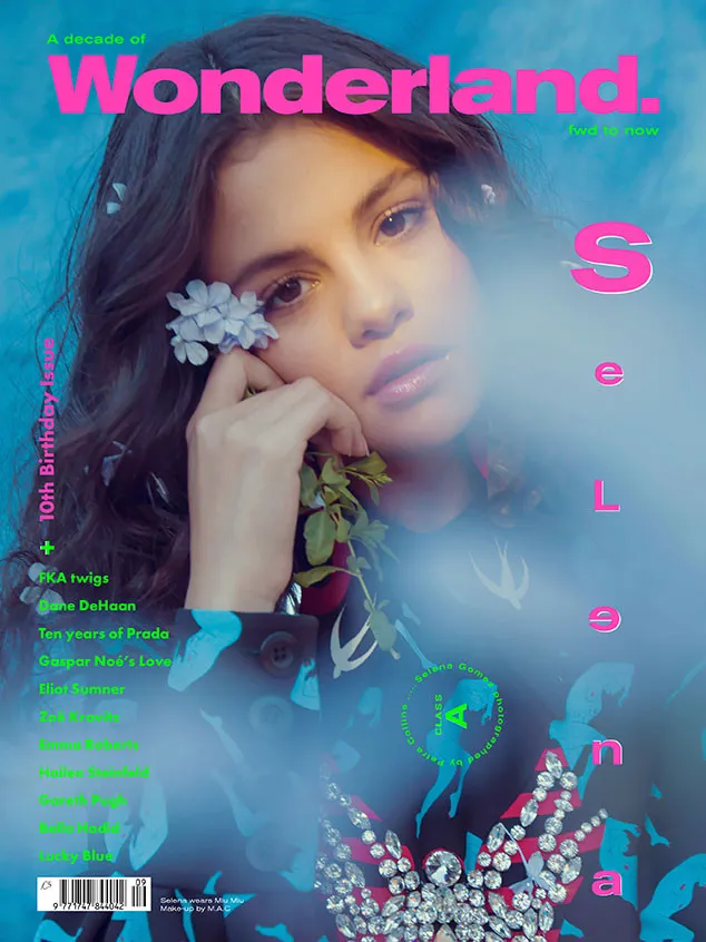 Selena jadi cover model majalah Wonderland © Wonderland Magazine