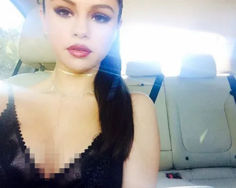 Tampil dengan dandanan heavy make-up @ instagram.com/selenagomez