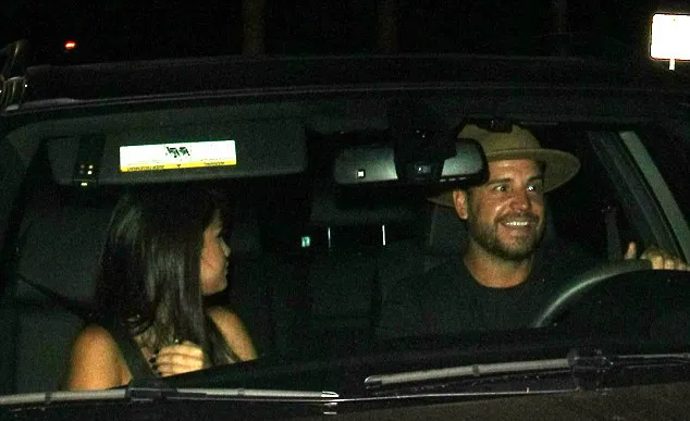 Inilah sosok pria yang tertangkap dinner romantis dengan Selena © Splashnews.com