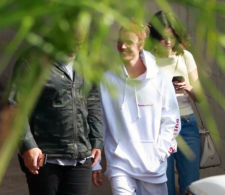 Justin dan Selena tertangkap ke gereja bareng © usmagazine.com