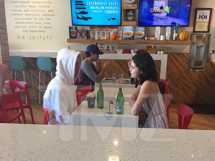 Sebelum ke gereja, mereka sempat sarapan bareng © TMZ