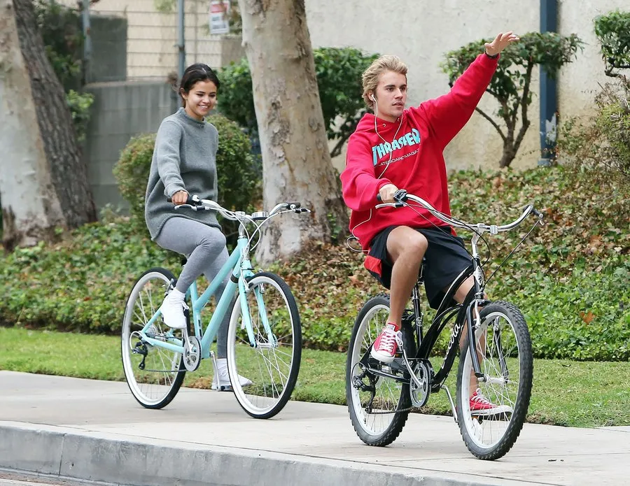 Selena dan Justin tak mau terlalu ekspos kedekatan mereka © Pos Sugar