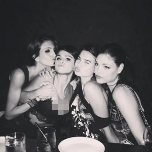 Selena Gomez hampir alami nip slip @ istimewa