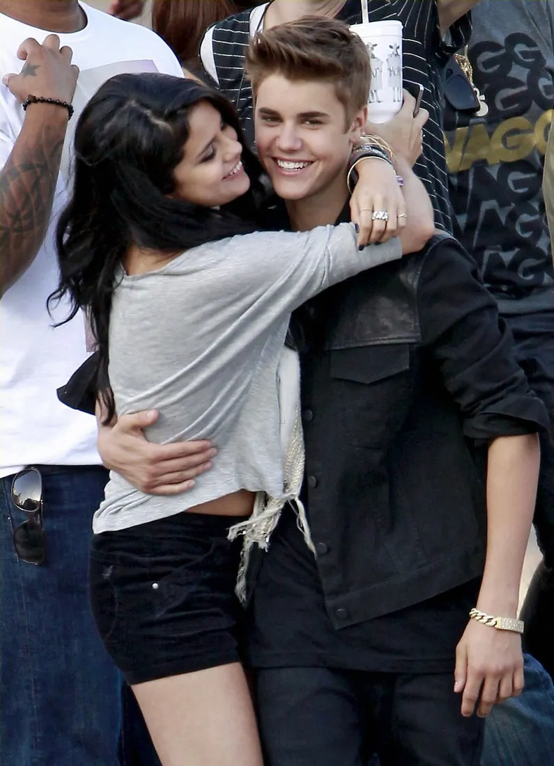 Selena Gomez - Justin Bieber @ justjared.com