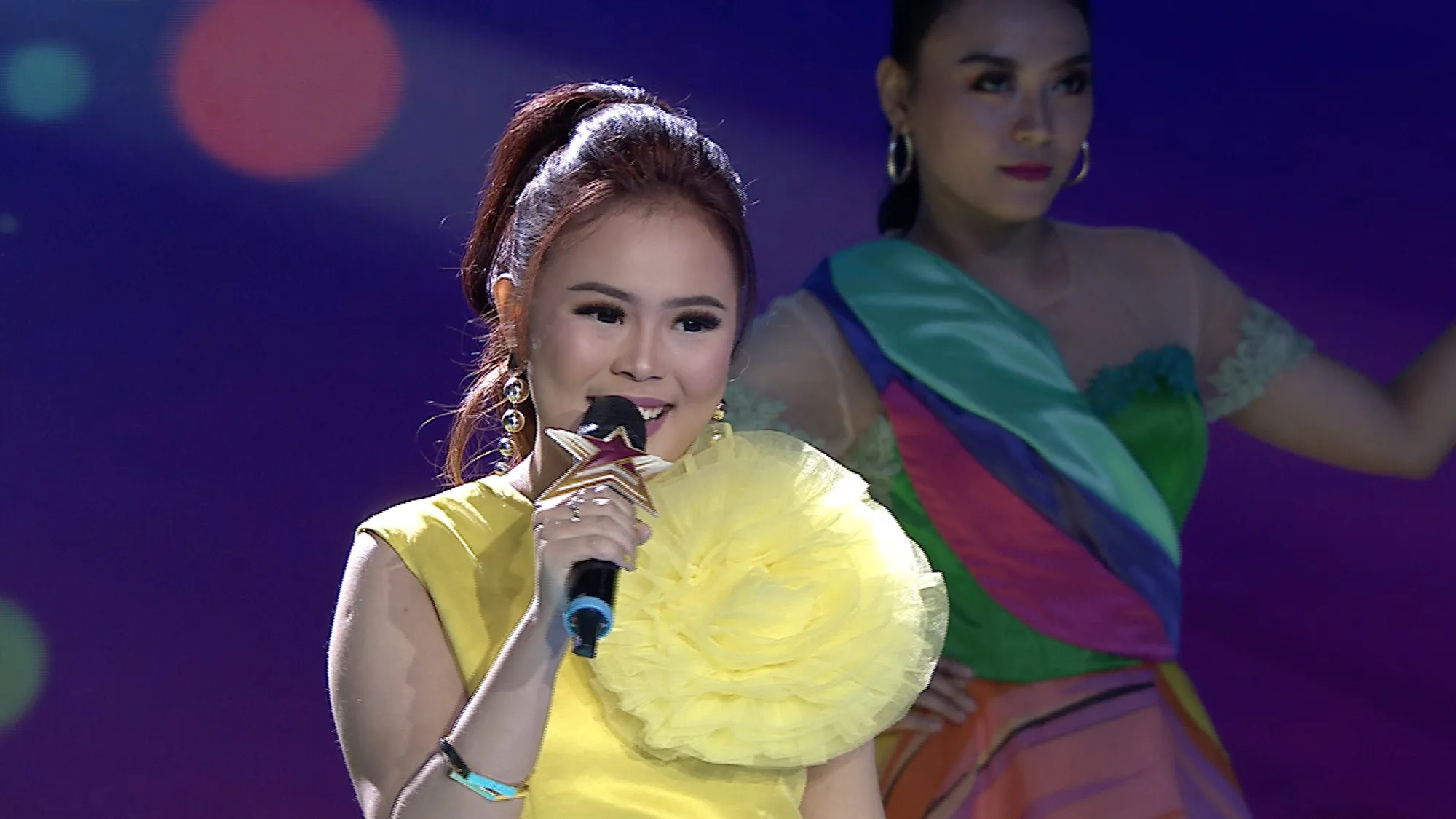 Selfi sukses borong standing ovation setelah nyanyikan Loh Kok Mara. (credit: Indosiar)