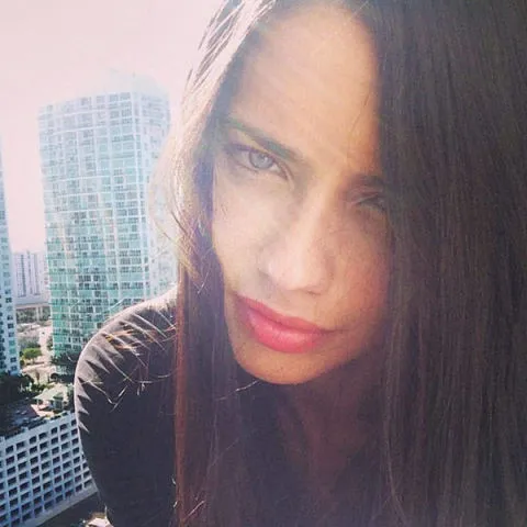 © instagram.com/adrianalima