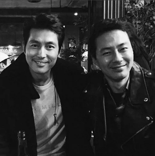 Selfie Jung Woo Sung bareng Jo In Sung. © netizenbuzz.com