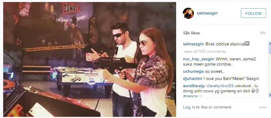 Ini dia Selin saat bermain Zombie bersama seorang pria tampan © Instagram.com/selnsezgin