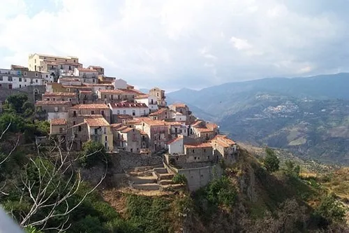 Kota Sellia, Italia, memiliki jumlah penduduk kurang sehingga melarang warganya meninggal © istimewa