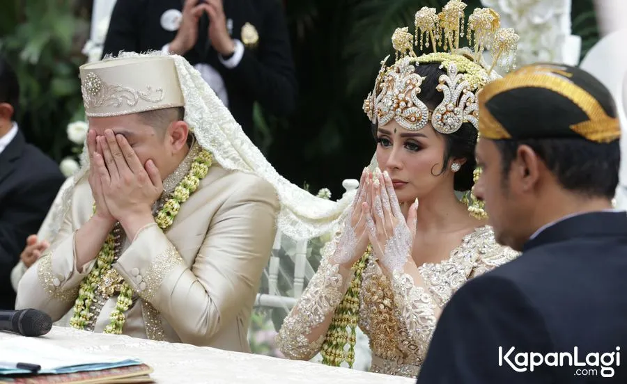 Rangga dan Selvi lega setelah ijab kabul © KapanLagi.com/Agus Apriyanto