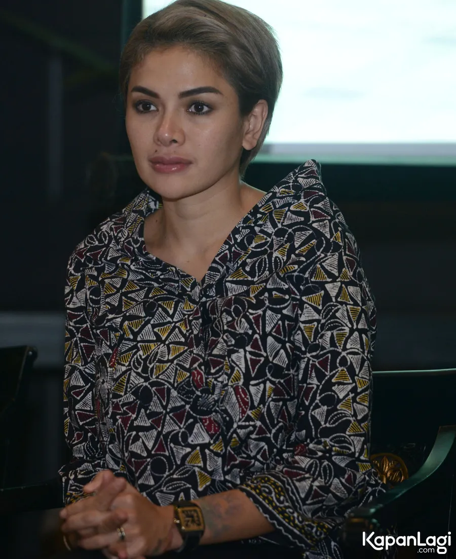Nikita Mirzani memberikan pernyataan berbeda dari Sajad Ukra terkait transfer senilai rp 102 juta. crL KapanLagi.com/Bayu Herdianto