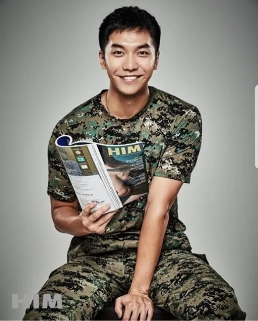 Lee Seung Gi saat tampil di HIM magazine. © soompi.com