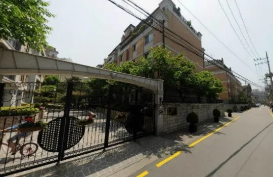 Cheongdam Daewoo Members County #5 yang dibeli Seohyun ©Chosun Biz via Naver, Gangnam Korea