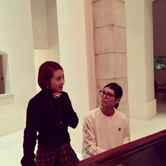 Seo In Young memposting ulang foto kebersamaannya dengan Park Bo Gum. ©Instagram/seoinza