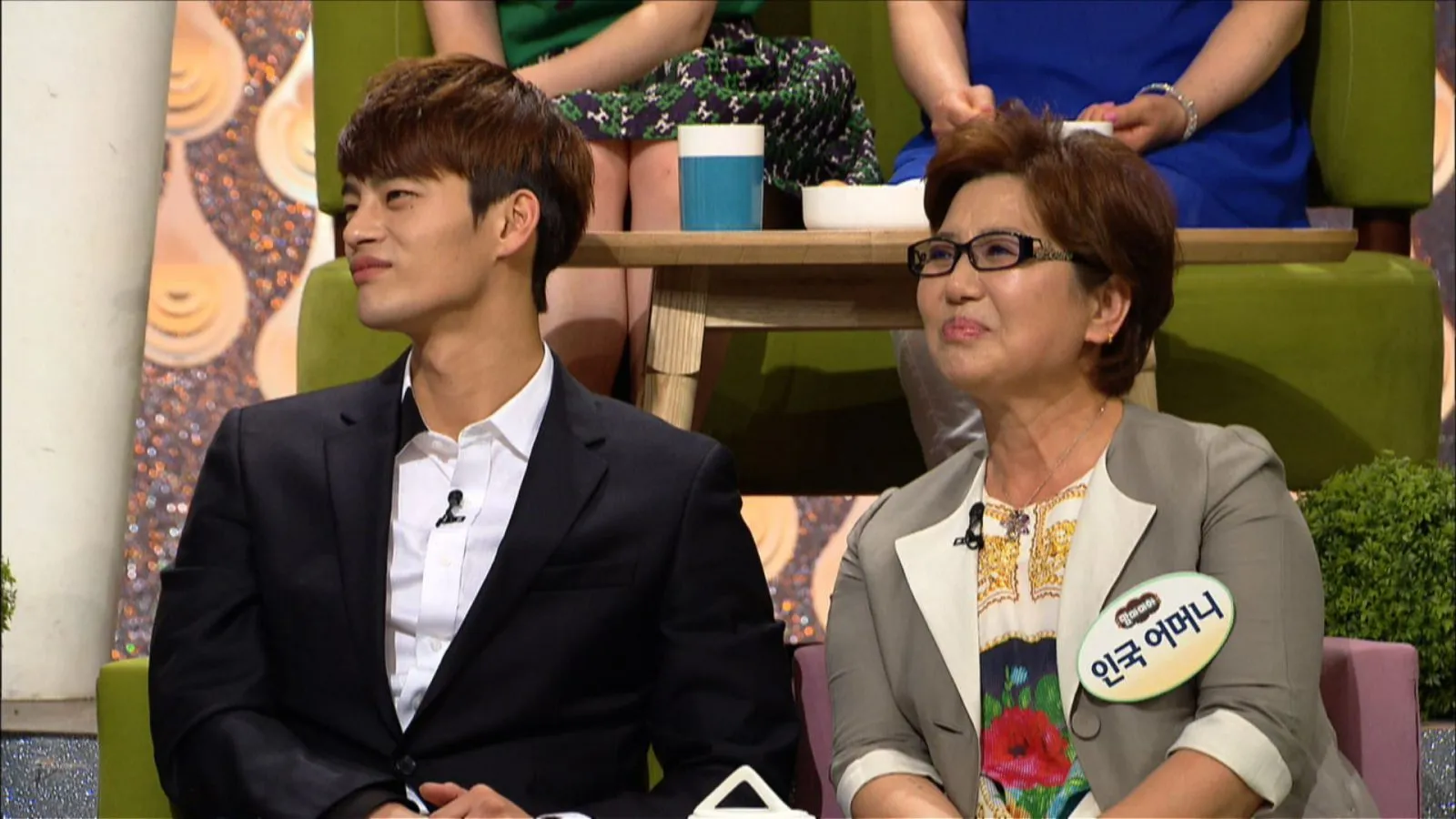 Seo In Guk dan ibu yang sangat disayanginya © koreaboo.com
