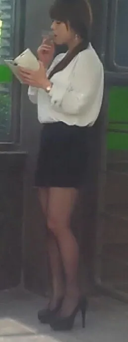 Foto yang diduga Seolhyun AOA sedang merokok. © koreaboo.com