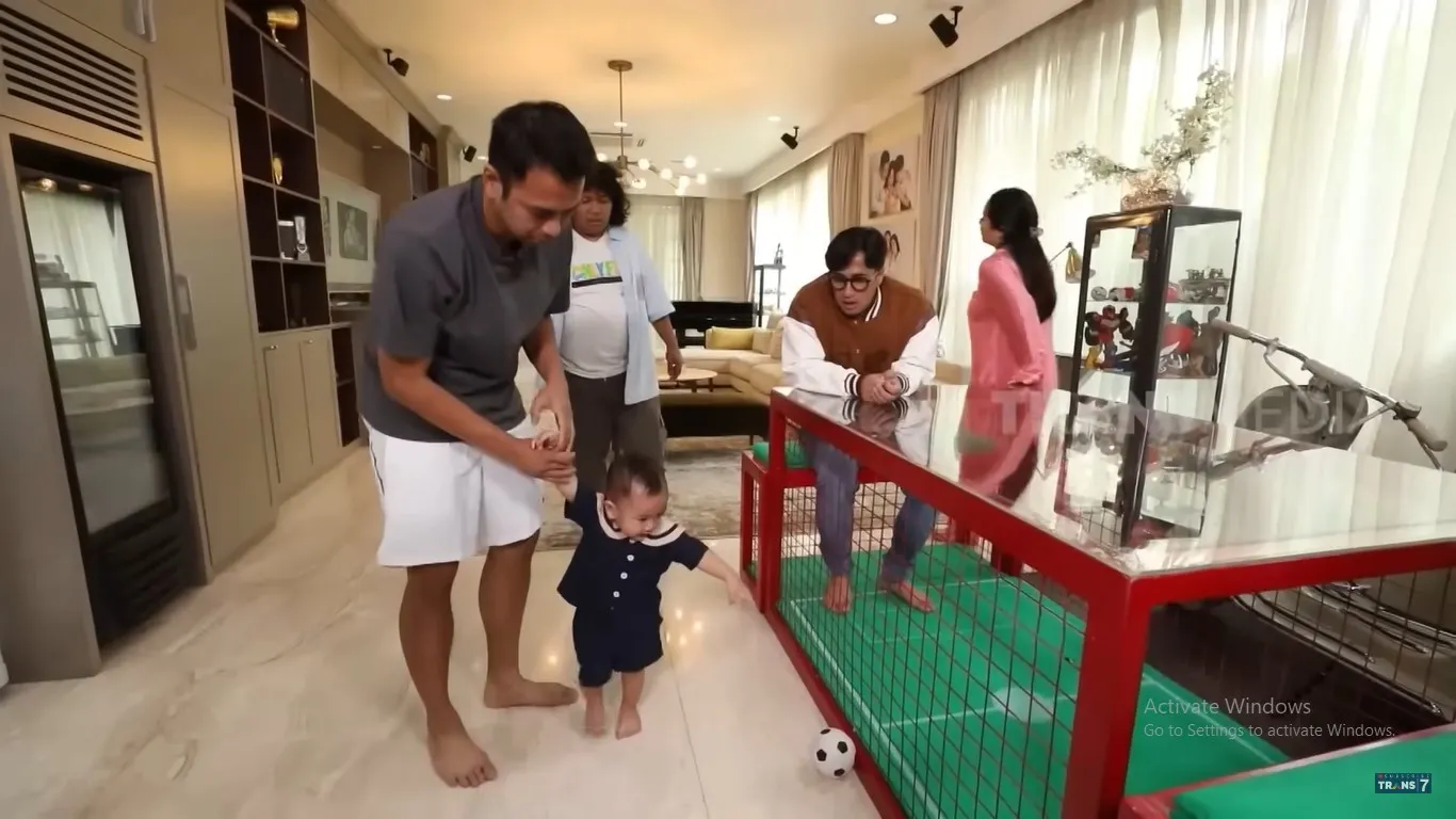 Lapangan Bola Mini Rayyanza (Credit: Youtube/TRANS7 OFFICIAL)